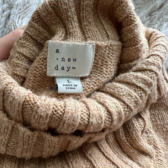 This is a new day pullover sweater - Picture 2 of 2